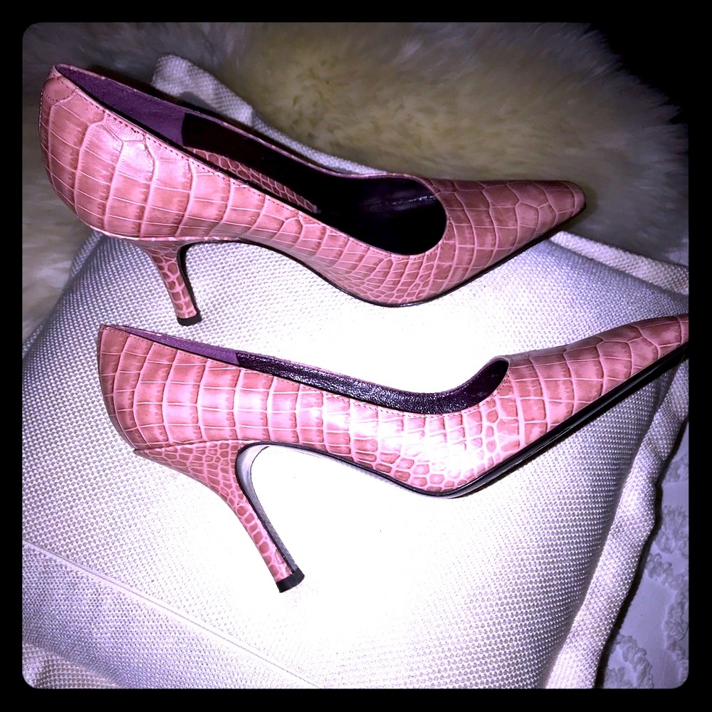 Via Spiga gorgeous croc embossed blush heels